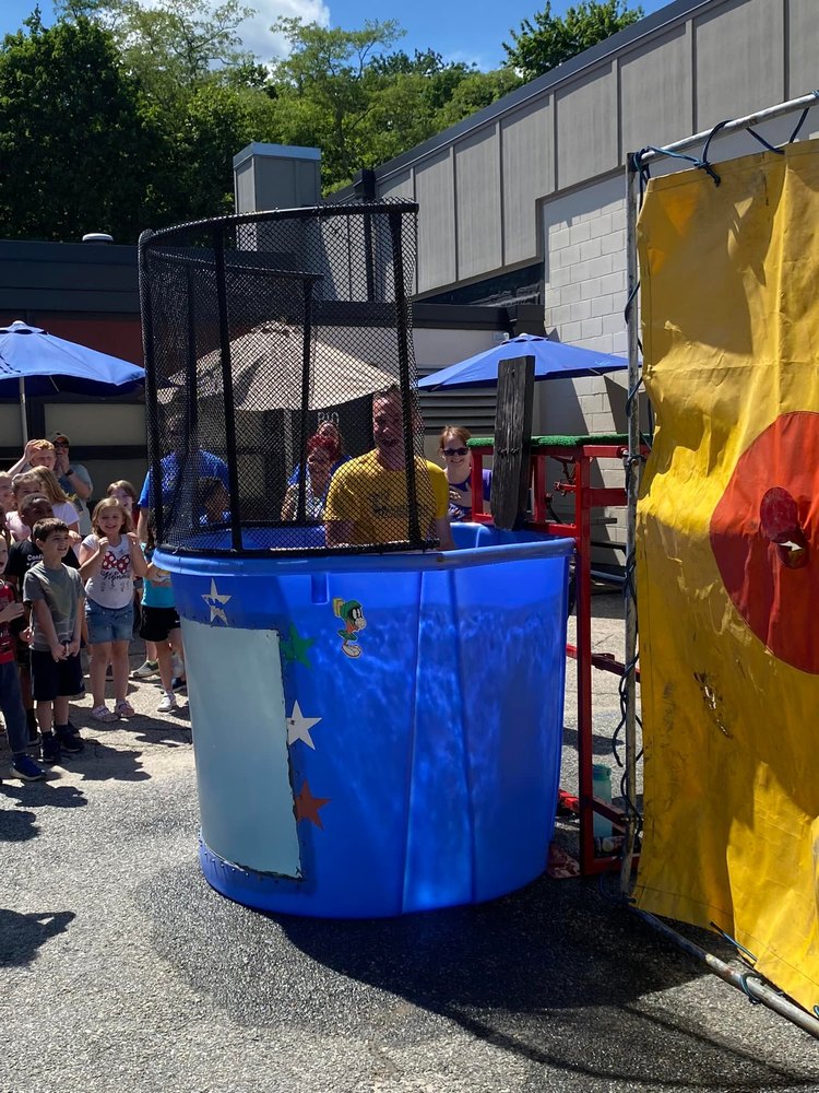 Dunk_tank_galligan