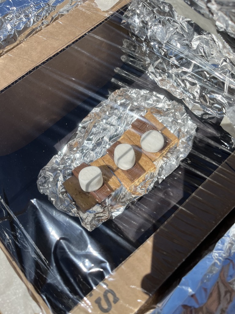 solar oven cardboard box, graham crackers, marshmallows 